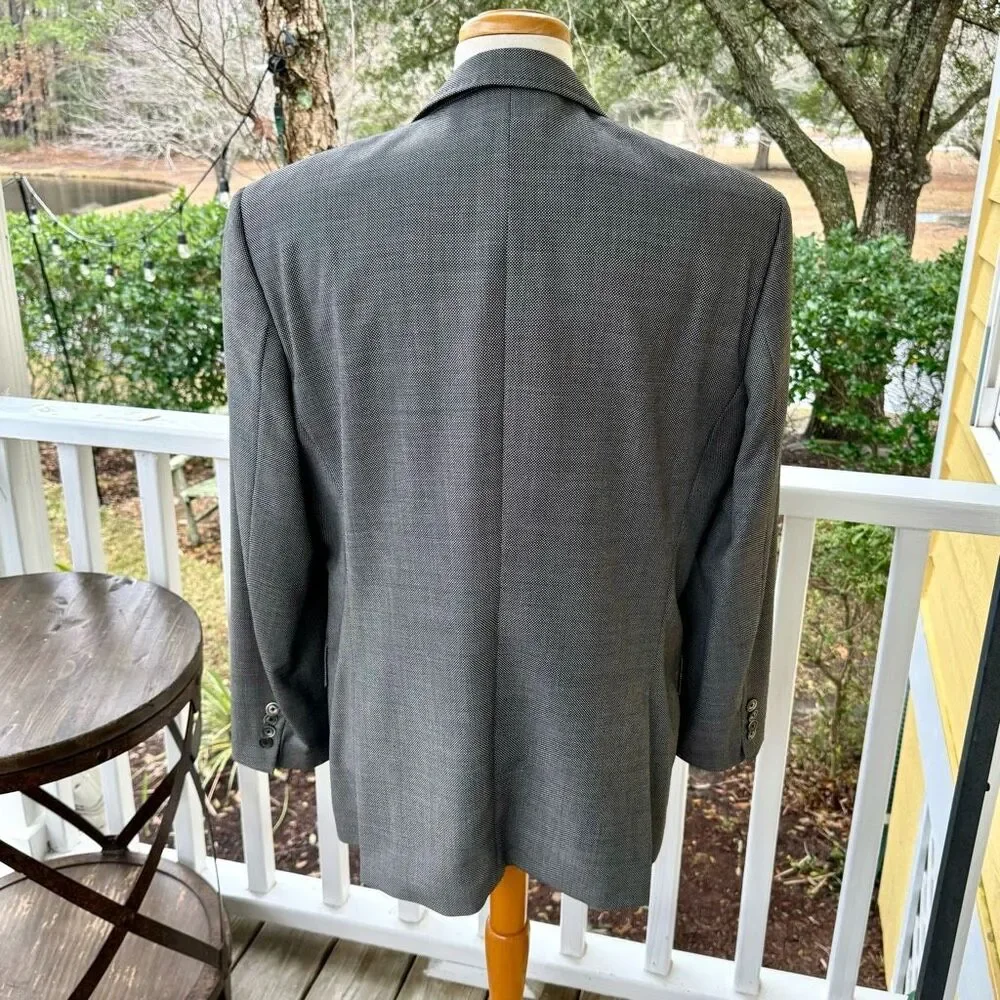 Hugo Boss Hutsons Gray Textured 2 Button Blazer. Size 46R